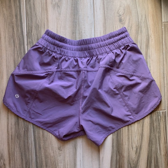 Lululemon tracker shorts size 8 4in - Picture 2 of 3